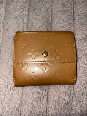 Louis Vuitton Vernis Compact Wallet in Camel Brown